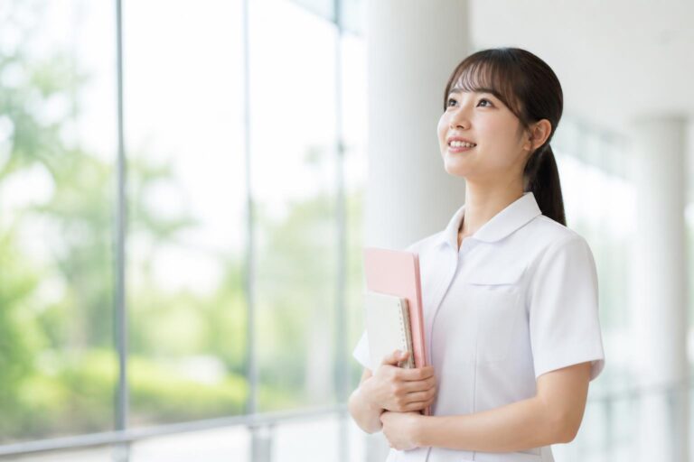看護師の仕事で体力的に負担を感じるのはどんな場面？